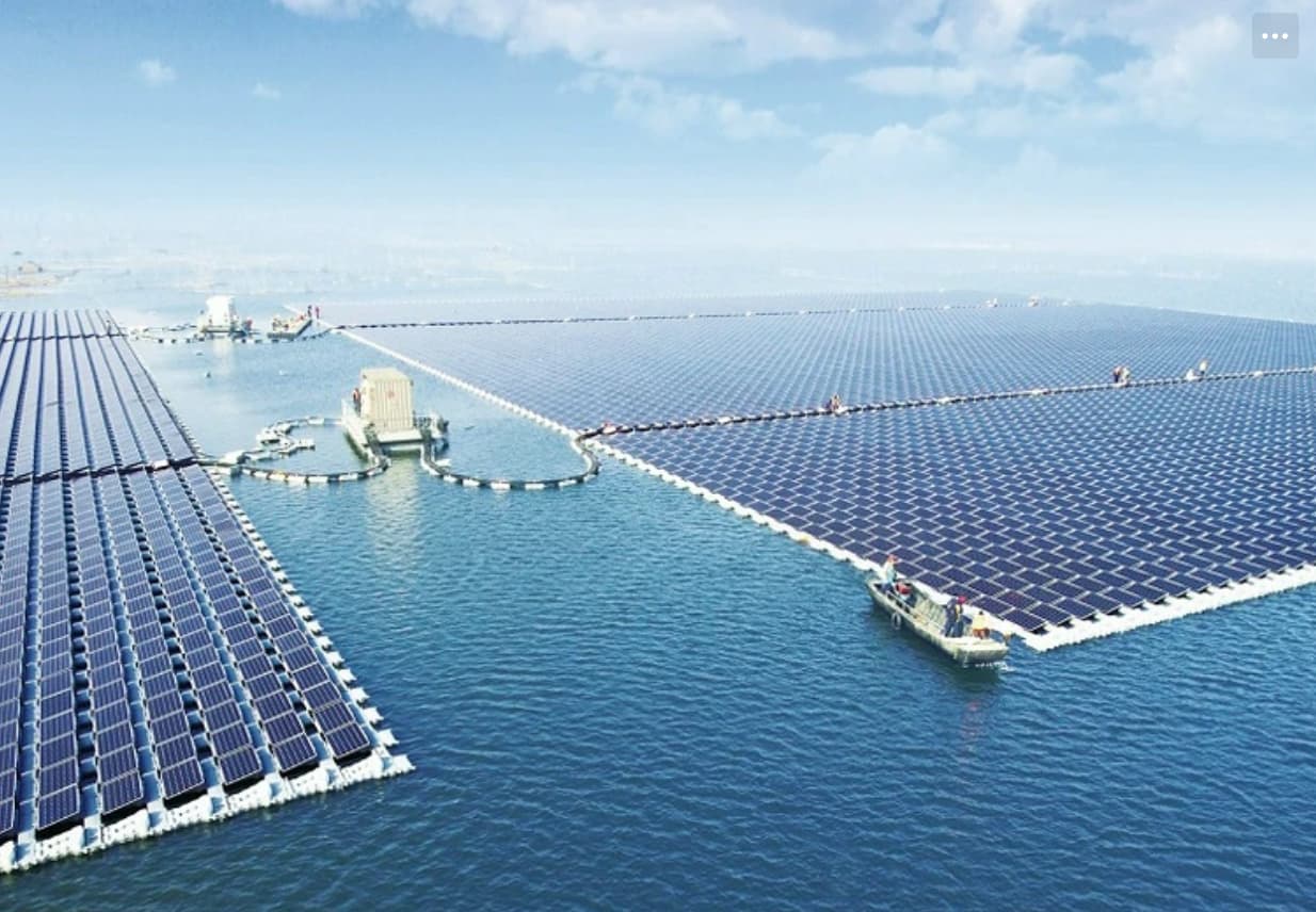 A floating solar power plant in Hunan, China. 